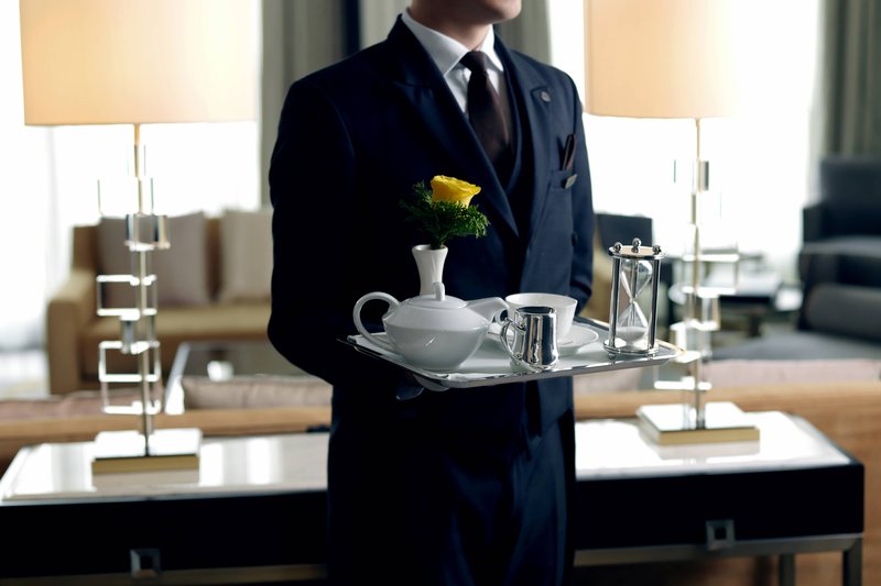 Behind the Curtain: The Service Rituals That Set Top-Tier Hotels Apart