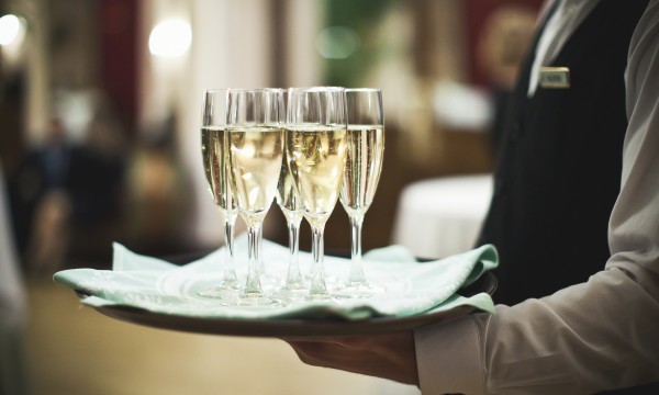 The Hidden Discipline Behind Seamless Service Rituals in Iconic Hotels