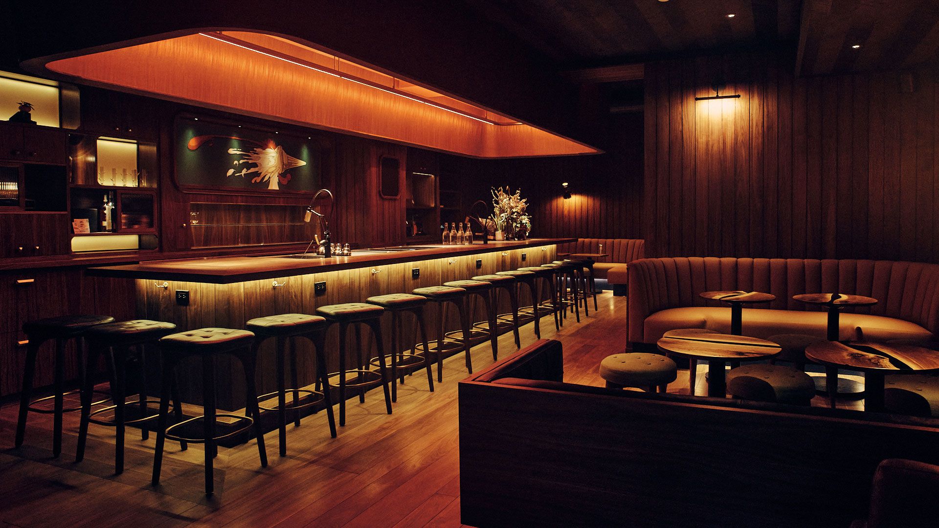 Epic Evenings: The Role of Bars in Extending the Restaurant Experience